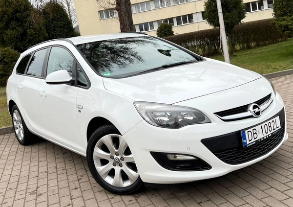 Opel Astra cena 22599 przebieg: 186000, rok produkcji 2012 z Wałbrzych małe 407